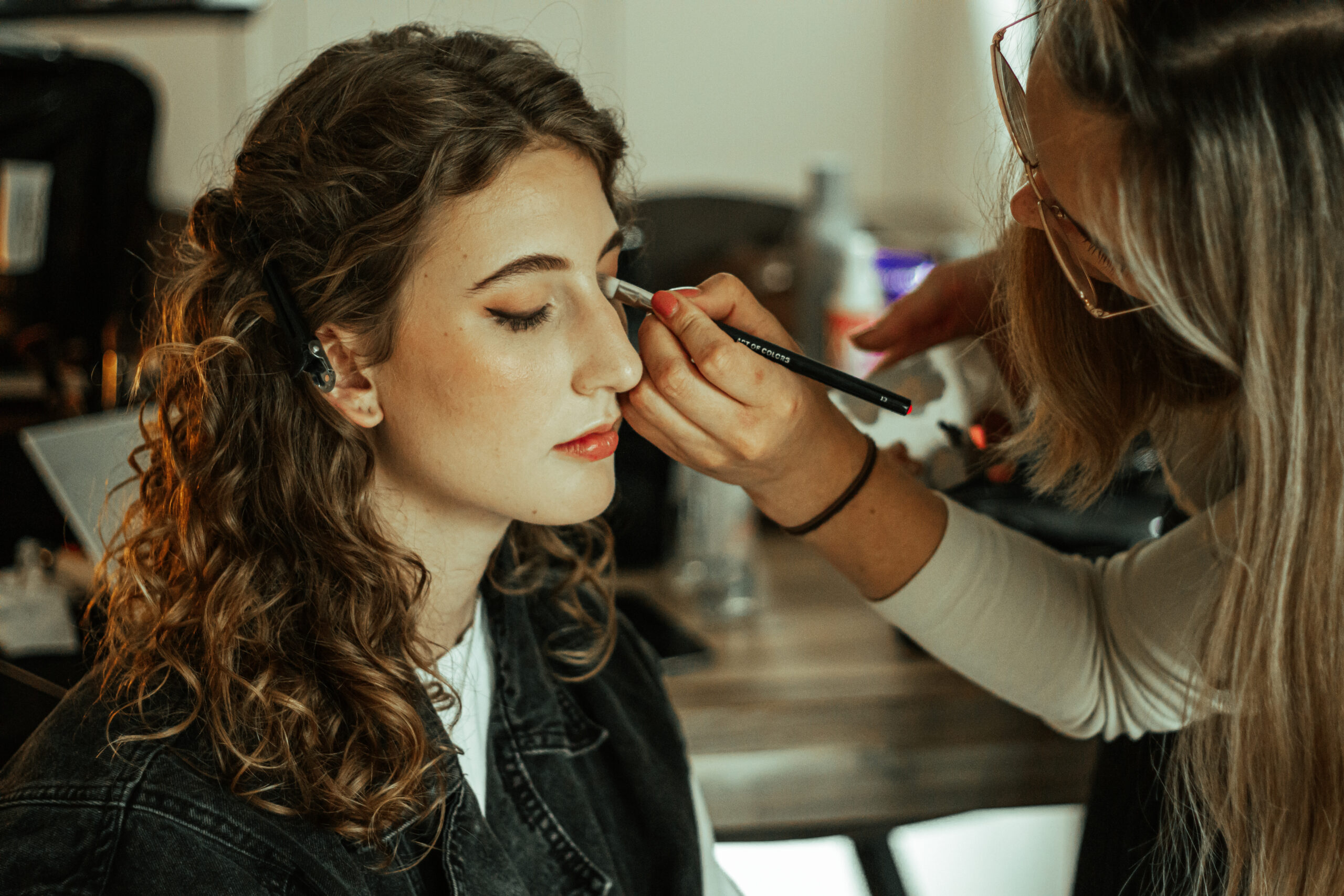 De Ultieme Make-up Guide voor Bruidsgasten